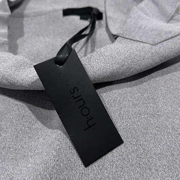 H:ours Gray top - Picture 2 of 5